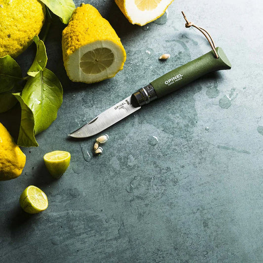 Cuchillo Opinel N°8 con lazo de cuero