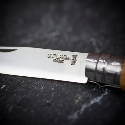 Cuchillo Opinel N°8 con lazo de cuero